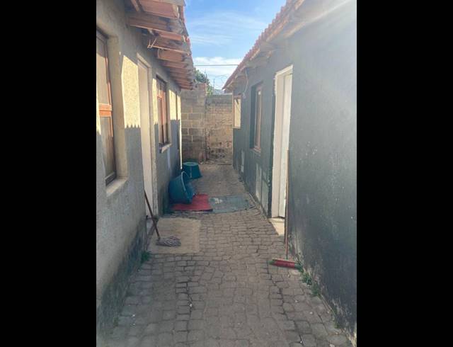 6 BEDROOM HOUSE FOR SALE IN BERTRAMS
